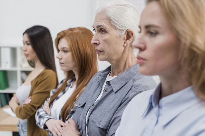 50YO Feels Like She's Being Bullied Out Of Leaving Friend Group By "Middle-Aged Mean Girls"