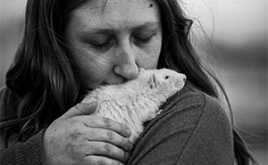 40 Photos Of People And Their Pets Near The End Of Their Lives By Lauren Smith Kennedy (New Pics)