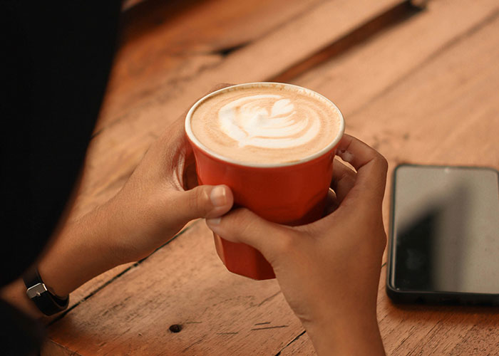 “For Real?”: Woman Buys Coffee, Thinks Pregnant Cashier’s Reaction To It Is Overdramatic