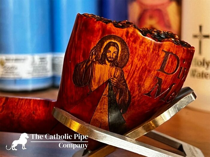 These Handcrafted Saint-Inspired Pipes Are Carved And Painted To Perfection (30 Pics)