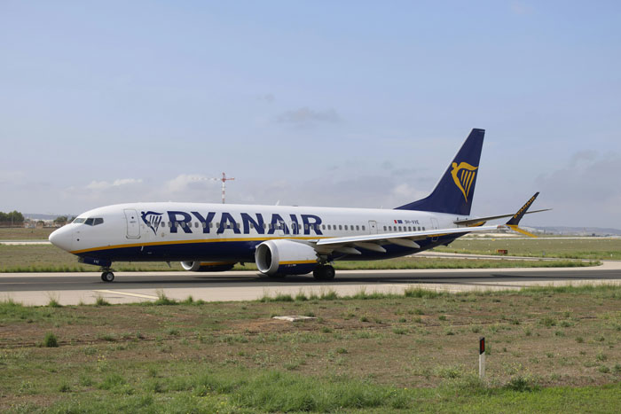 Ryanair Doesn’t Let 4YO Sit With Parents, Flight Turns Into Nightmare, Parents Are Livid