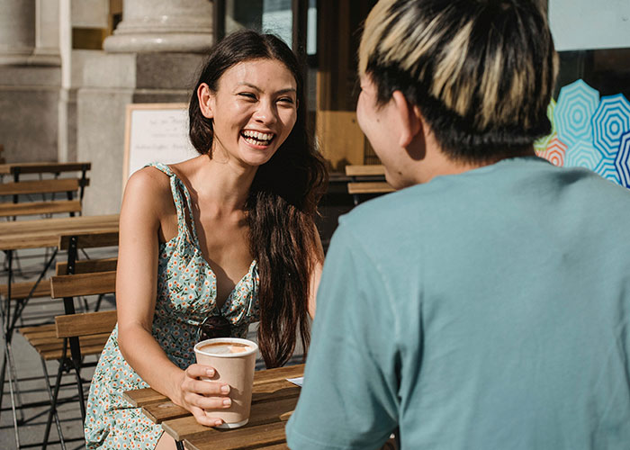 40 Indicators That The Person You’re Talking To Is Super Smart And Hides It Well