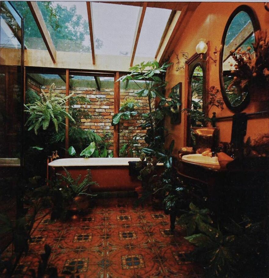 A Plant-Filled 1980s Bathroom