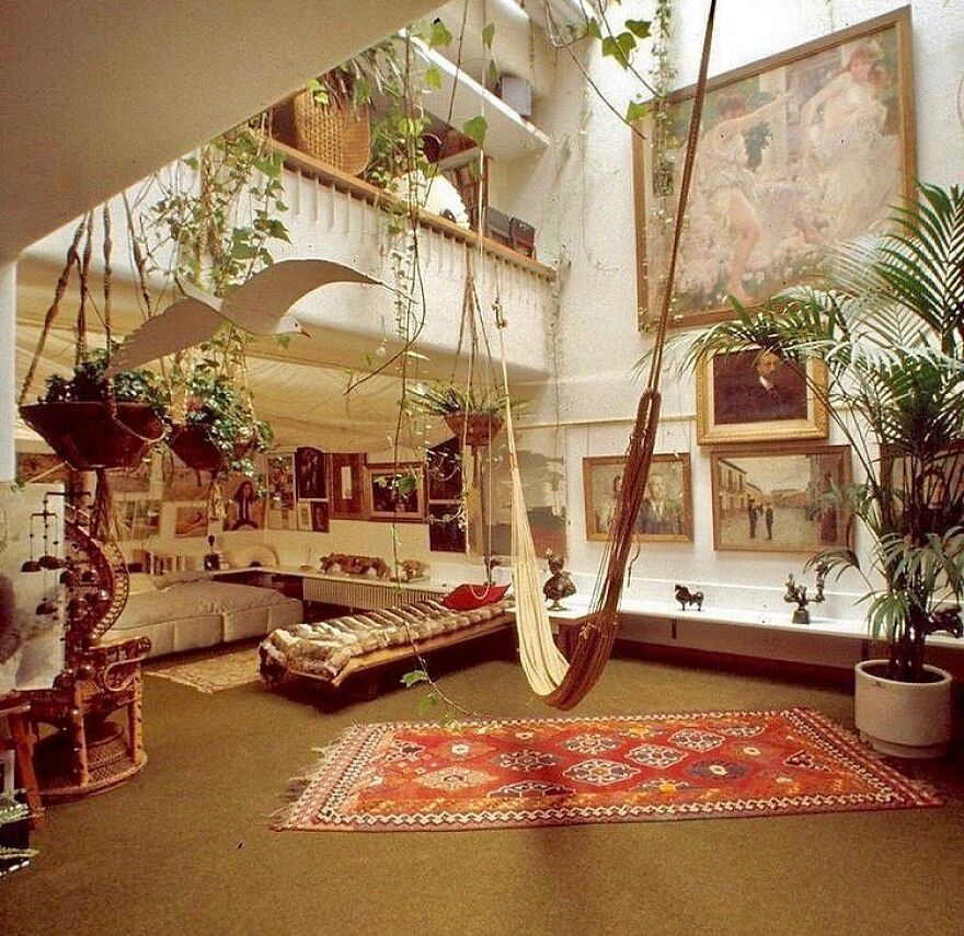 Huge Living Room From The 1970s