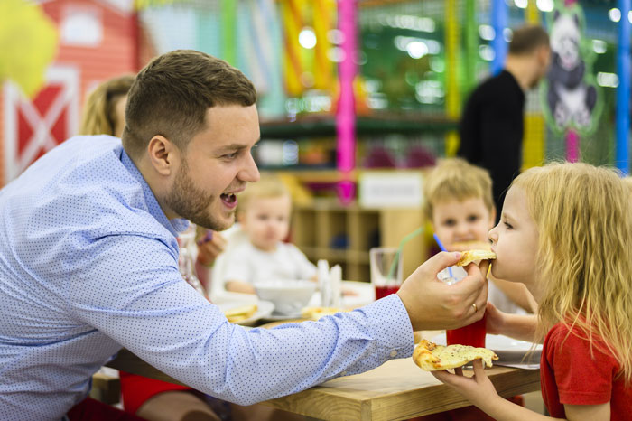 Teen Never Eats At Favorite Restaurant Because Of Stepsiblings, Goes There For B-day, Dad Is Livid