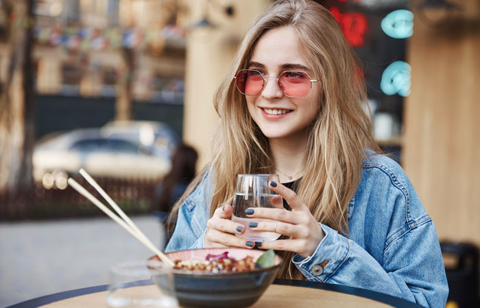 Teen Never Eats At Favorite Restaurant Because Of Stepsiblings, Goes There For B-day, Dad Is Livid