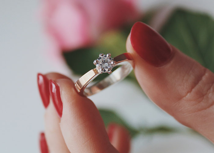 Woman Ends Up Single After Her Engagement Ring Expectations Make Fiancé Change His Mind