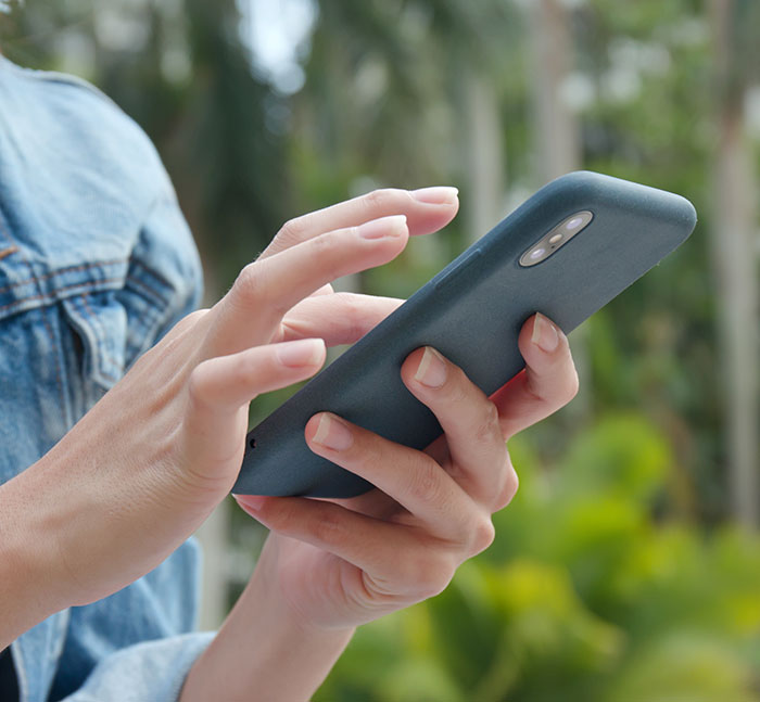 "Lucky" Woman Trapped Upside Down For 7 Hours Between Boulders After Trying To Recover Her Phone