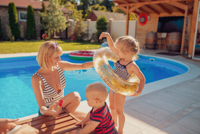 Mom Lets Her Kids Wreak Havoc On Neighborhood, Despite Having The Cops Called Multiple Times