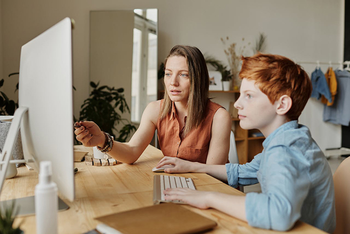 Mom Quietly Leaves While Her Kid Is With The Tutor, Comes Home To The Police And Social Services