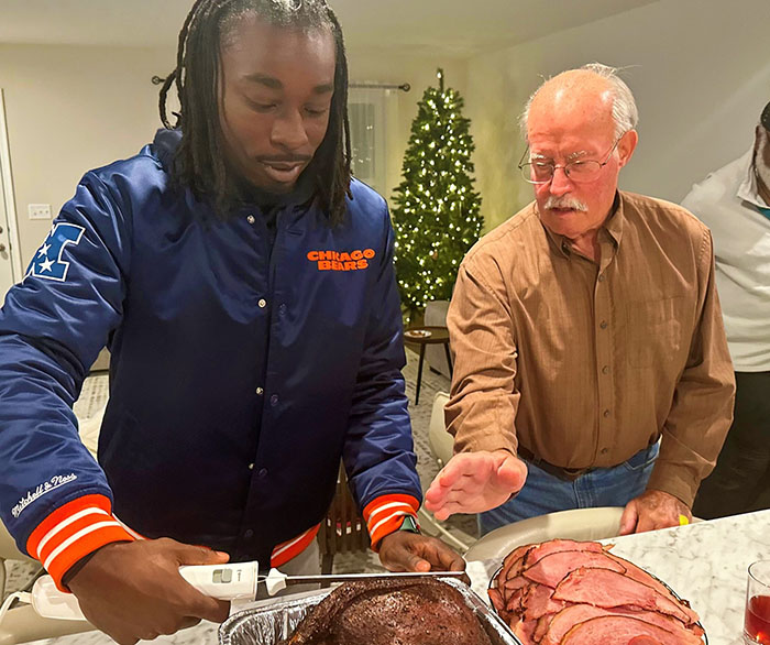 Mailman Saves Stranger’s Life, Their Families End Up Celebrating Thanksgiving Together