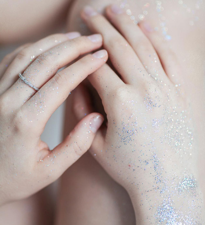 Coworkers Tease Guy Who Comes Into Work Covered In Glitter: "Marked My Territory"