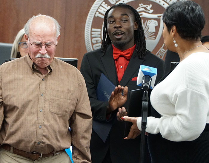 Mailman Saves Stranger’s Life, Their Families End Up Celebrating Thanksgiving Together