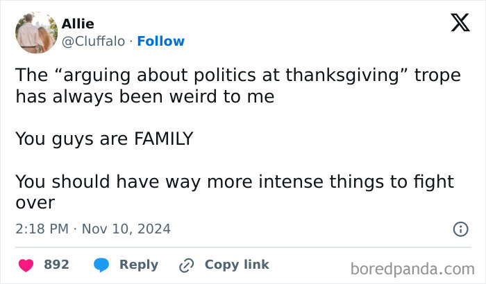 Funny Thanksgiving tweet about family arguments over politics with 892 likes.