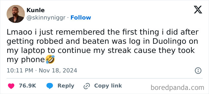 Tweet about maintaining a Duolingo streak after being robbed, showcasing funny tweets online in November.