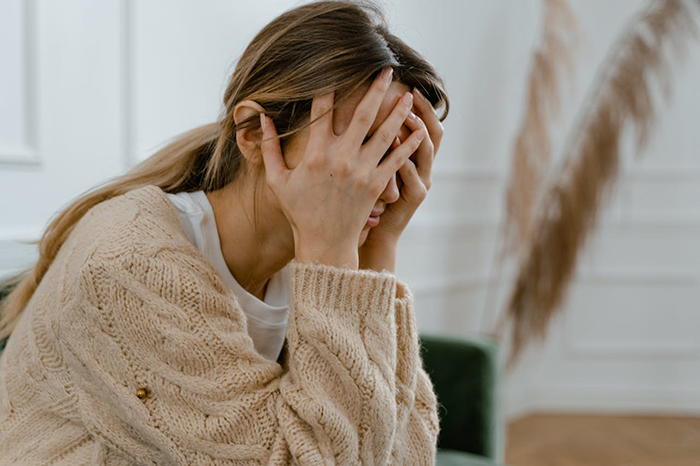 Mom Quietly Leaves While Her Kid Is With The Tutor, Comes Home To The Police And Social Services