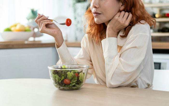 Mom Knows Daughter Can’t Eat Meat, Forces Her To Still Do It And Faces The Consequences