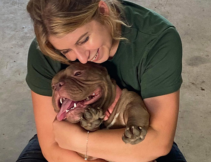 Lovely Pitbull Can’t Stop Hugging Woman Who Gave Him Foster Home, Goes Viral When Pics Spread Online