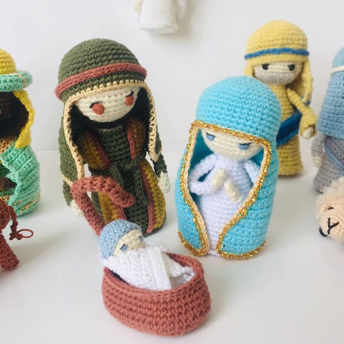 Crocheted Christmas Charm – A Nativity Scene That Feels Like Home!