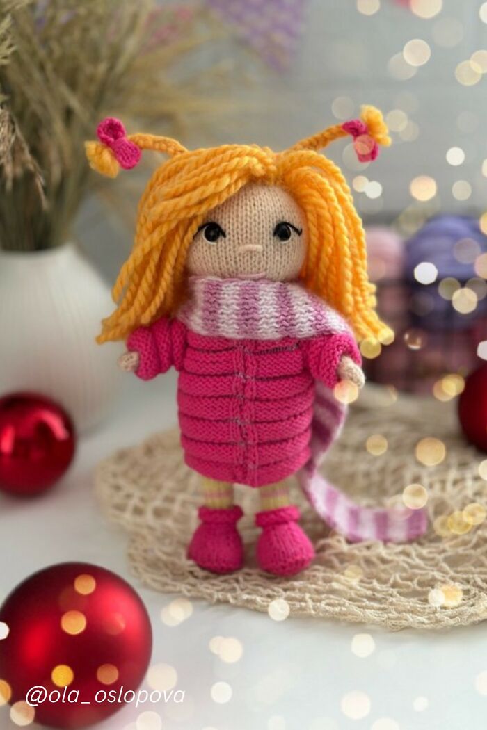 Santa’s Little Helper – This Crochet Girl Elf Is Spreading Festive Joy!