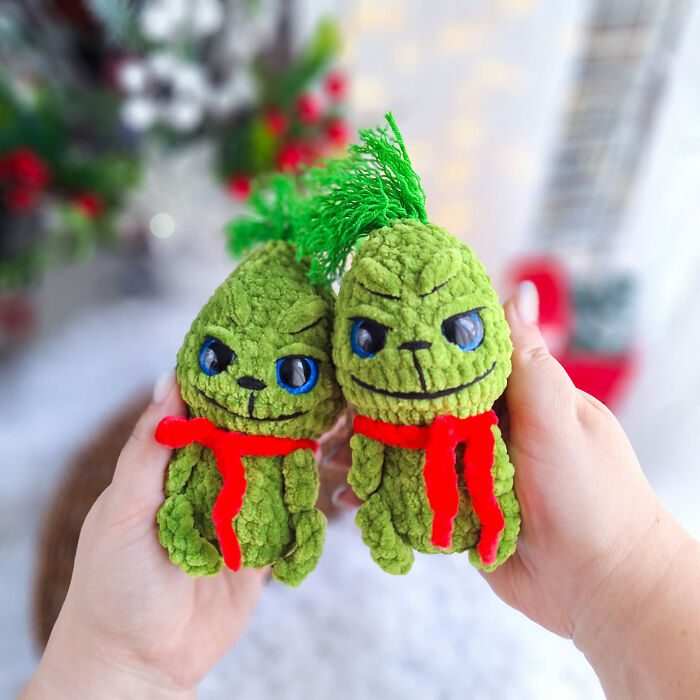 How Could We Skip The Most Mischievous Character Of All? Crochet Grinch Is Here!