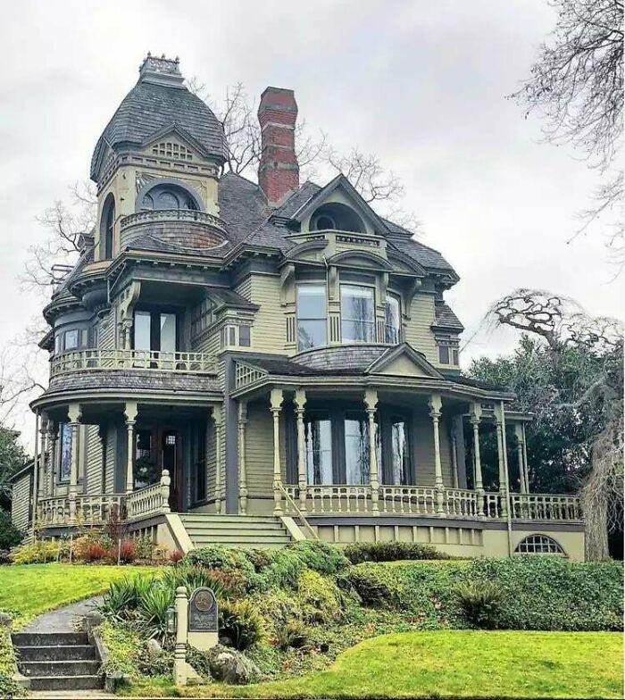 Ladies And Gentlemen, I Present To You, The Spectacular “Gamwell House” Built In 1892 By Architects Longstaff & Black