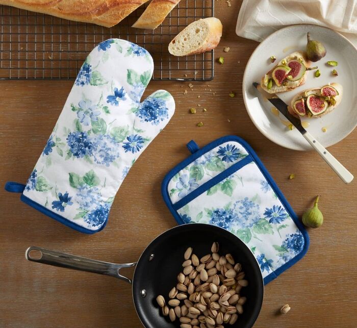 Add A Touch Of Martha's Elegance To Your Kitchen With Her Lovely Martha Stewart Amber Floral Oven Mitt & Pot Holder Set