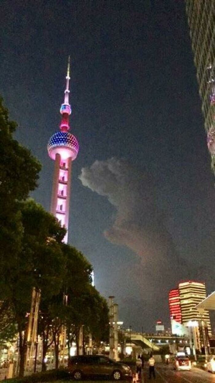 This Cloud In Shanghai Looks Like It’s About To Grab The Tower