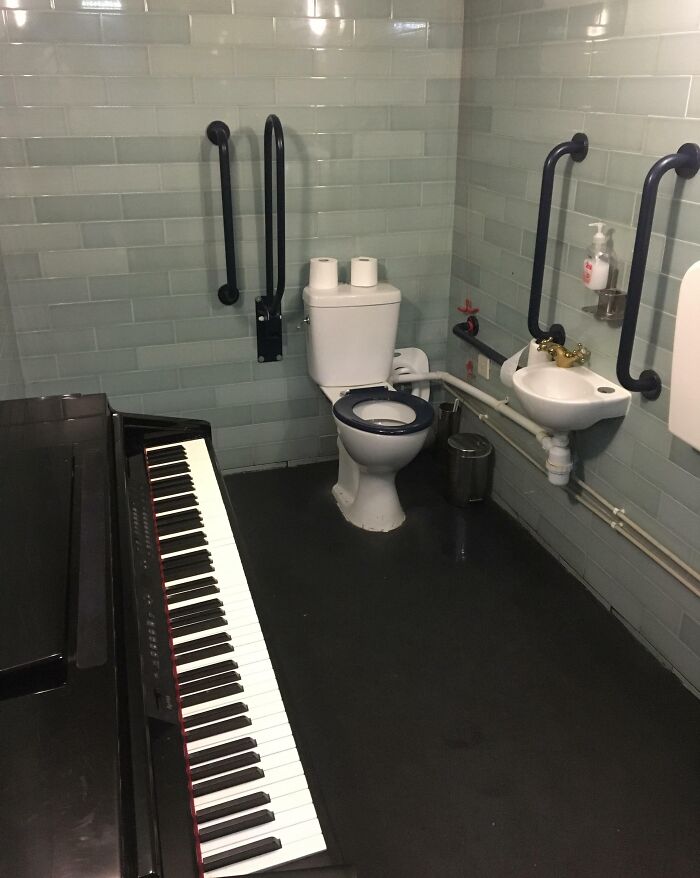 This Restaurant’s Bathroom Had A Piano In It