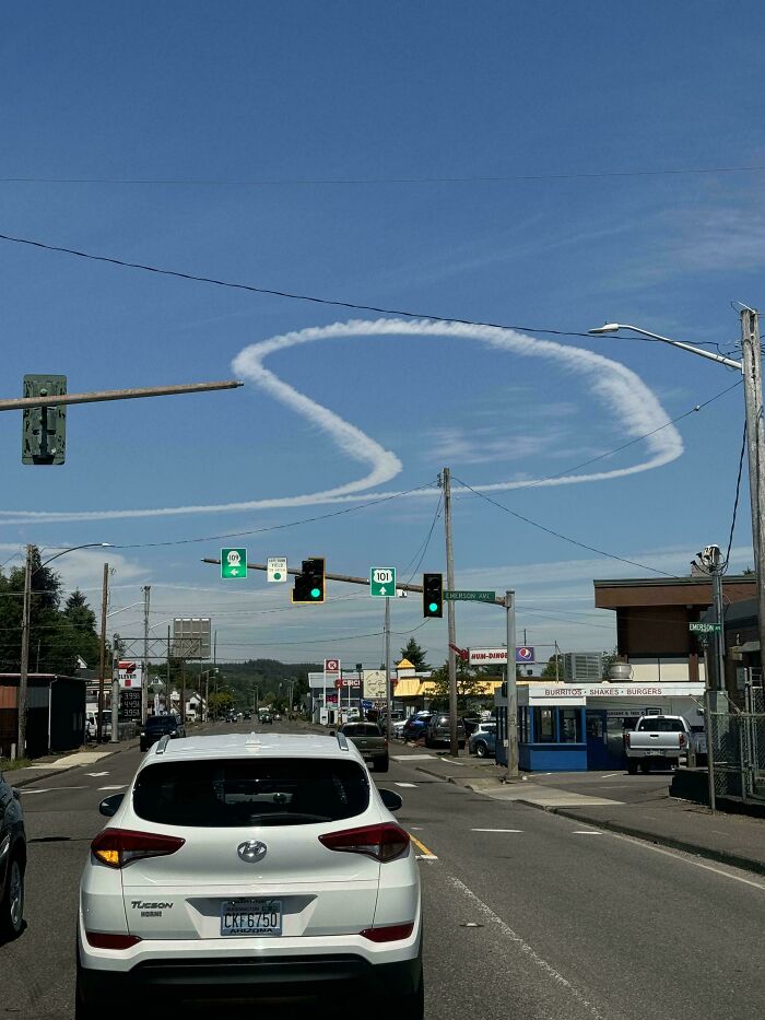 Strange Cloud. Contrail?