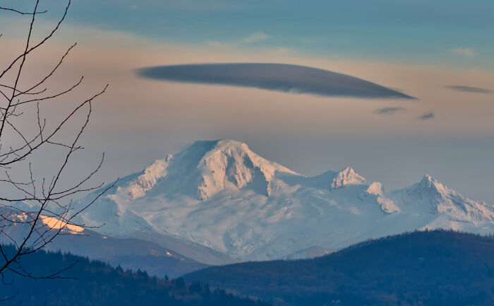 This Picture Taken At Dusk, Shows This Cloud On Top Of Mt. Baker. What Type Of Cloud Is This?