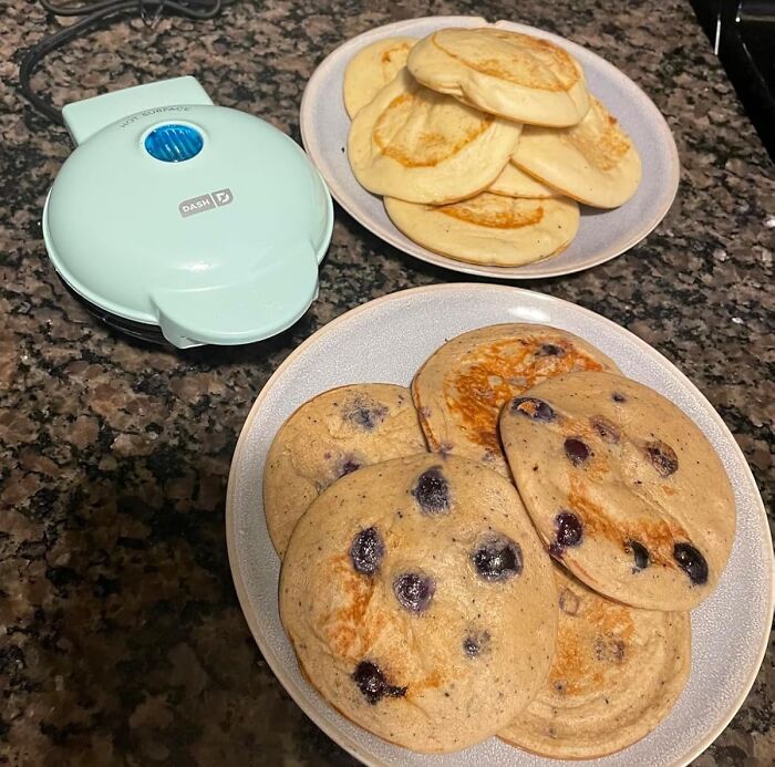 Make Christmas Morning Even Merrier With An Electric Pancake Maker, A Fun And Easy Way To Whip Up A Fluffy And Delicious Breakfast, Creating A Special Holiday Memory For Your Guests