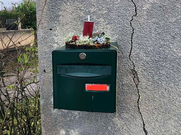 Someone Left This Wreath Anonymously On My Mailbox. This Made My Day. I’ve Only Just Moved In. My Neighbors Are The Kindest People! They Know That I’m Foreign And I’m Still Learning The Local Language, But They Are So Patient And Generous. Bless Them!