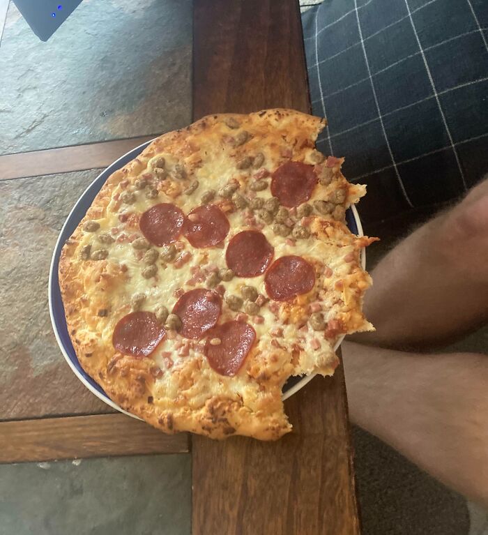 The Way My Boyfriend Eats Pizza