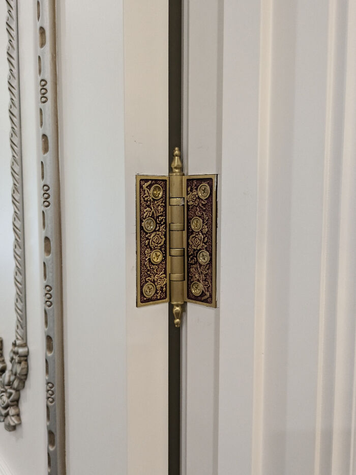 This Ornate Doorhinge