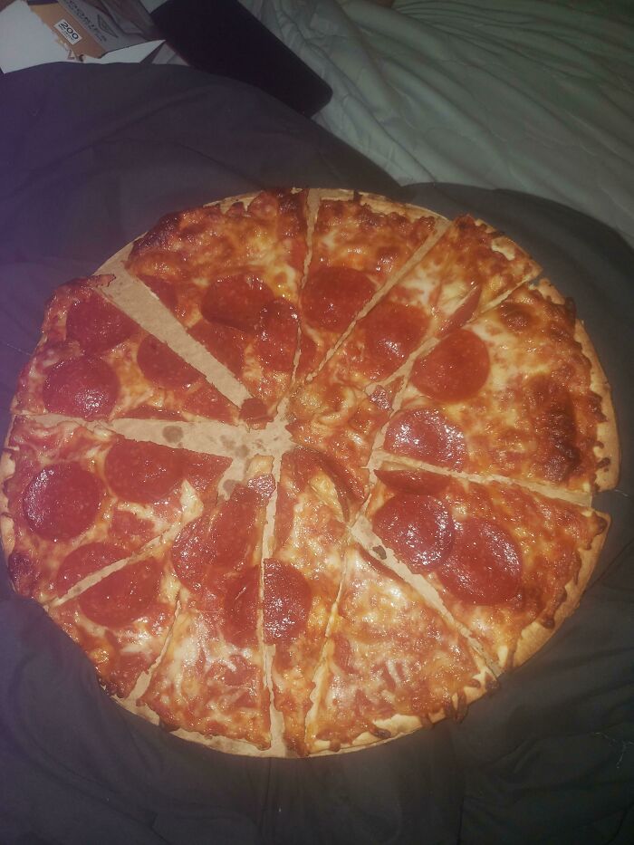 How My Stoned Boyfriend Cut Our Pizza