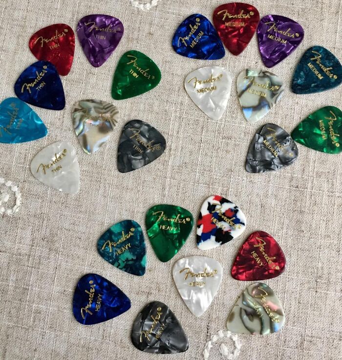 Find Your Perfect Strumming Companion With The Fender Picks Sampler Pack, Featuring A Variety Of Picks To Suit Every Playing Style