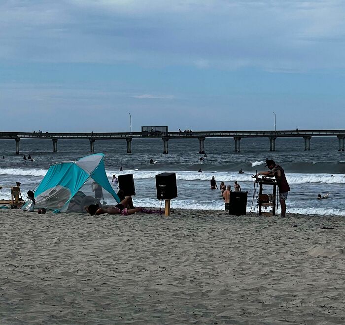 If You Are The Type Of Person To Blast Your Own Dj Set At The Beach, No One Likes You