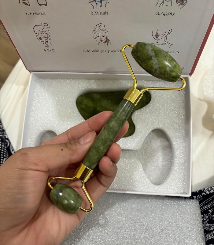 This Jade Roller & Gua Sha Set Is The Perfect Stocking Stuffer For The Skincare Enthusiast In Your Life (Or For Yourself, Let's Be Honest)