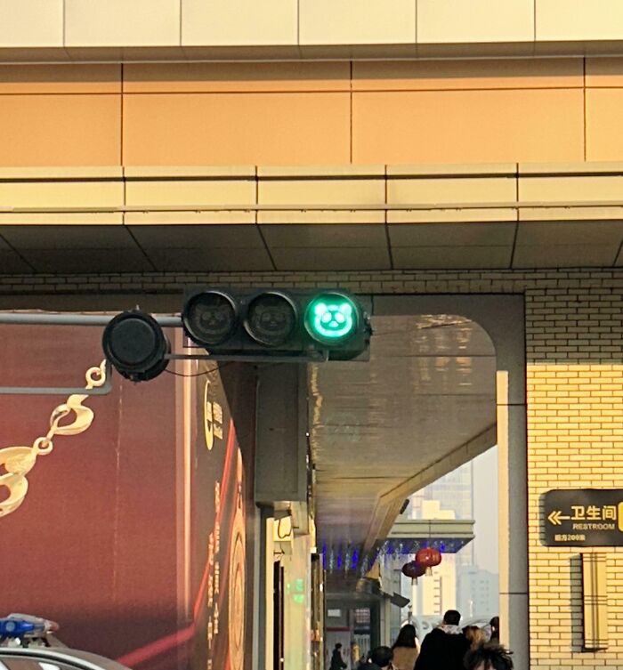 The Traffic Lights In China Are Shaped Like Pandas