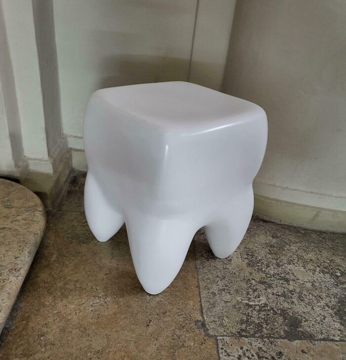 The Chairs At My Dentist Are Shaped Like A Tooth