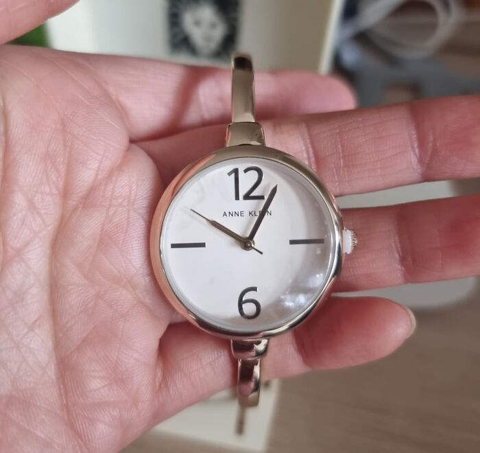 This Minimalist Women's Wristwatch Is The Perfect Way To Elevate Your Wrist Game Without Overwhelming Your Style. It's Chic, Understated, And Oh-So-Elegant - Just Like You