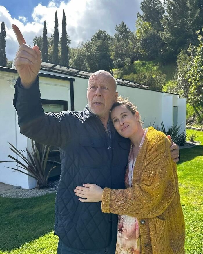 Bruce Willis Seen In Emotional Thanksgiving Photo With Daughters Amid Dementia Battle