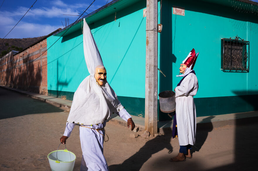 Curas Blancos From The Series A Great Divide © Edwin Carungay