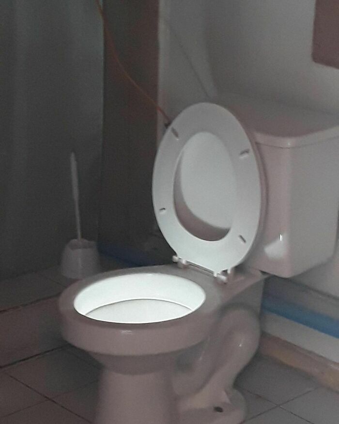 Toilets-With-Threatening-Auras-Pictures