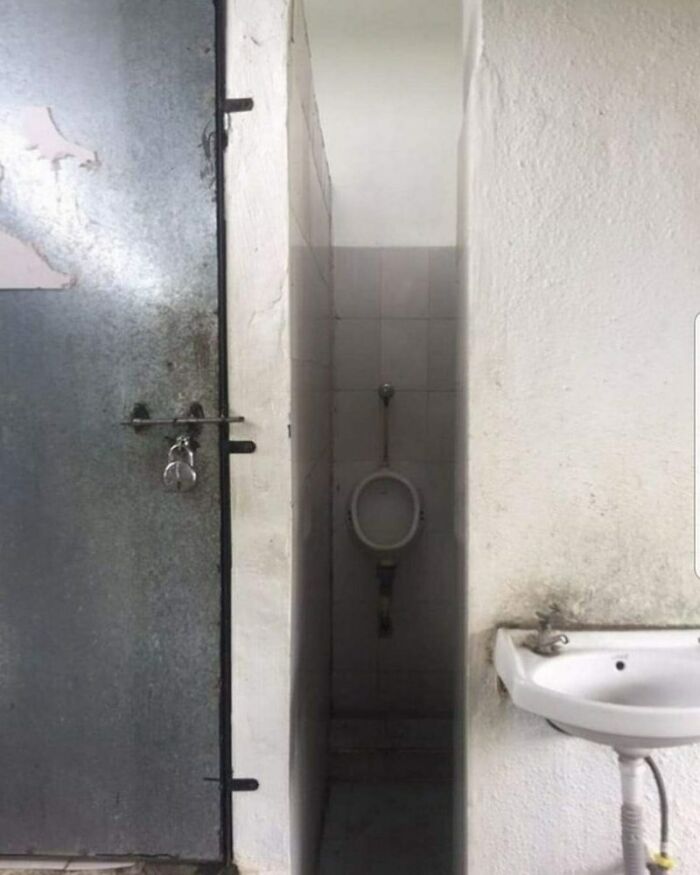 Toilets-With-Threatening-Auras-Pictures