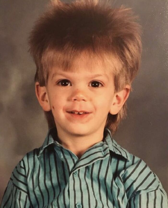 El peinado de estrella de rock de mi amigo Mike cuando tenía dos años, en 1989, en Fairbanks, Alaska. Creo que es una de las mejores fotos del mundo