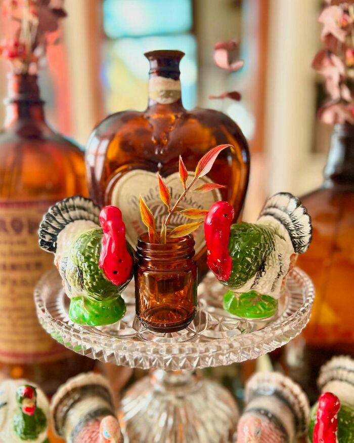 It’s Turkey Time! These Vintage Ceramic Turkey Salt And Pepper Shakers Look So Sweet With The Amber Bottles And Turkey Planters!