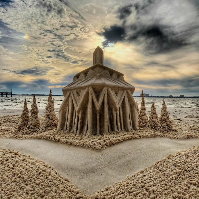 From Childhood Castles To Coastal Masterpieces: The Art Of Janel Hawkins' Sand Architectures (30 Pics)