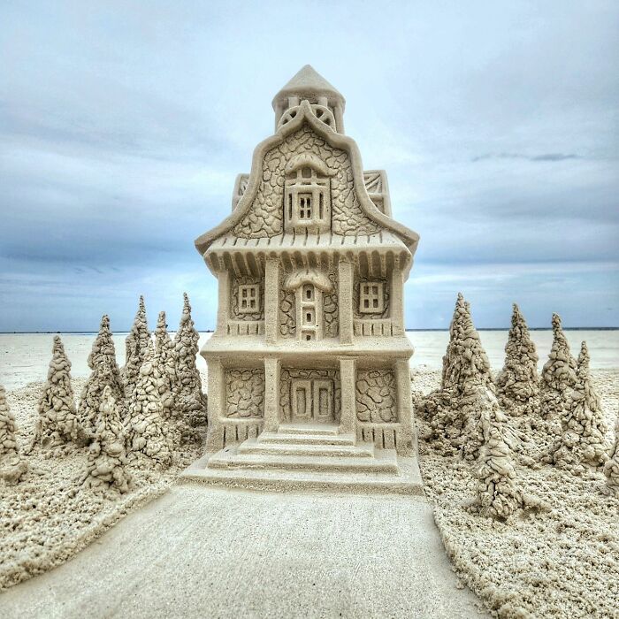 From Childhood Castles To Coastal Masterpieces: The Art Of Janel Hawkins' Sand Architectures (30 Pics)